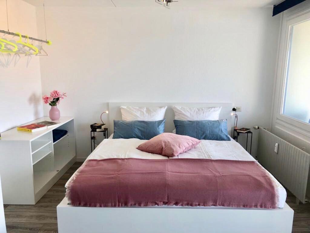 Grosses Appartement Mit Aussichtsbalkon Ludwigsburg Exterior foto